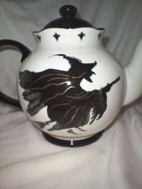 Black & White Potters Teapot with Ornate Black/gold Halloween Pattern